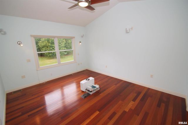 5529 Baraboo Court, Davenport, IA 52804