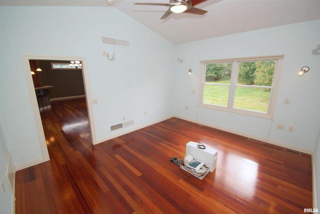 5529 Baraboo Court, Davenport, IA 52804