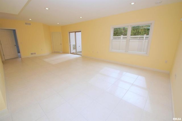 5529 Baraboo Court, Davenport, IA 52804