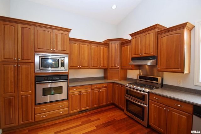 5529 Baraboo Court, Davenport, IA 52804