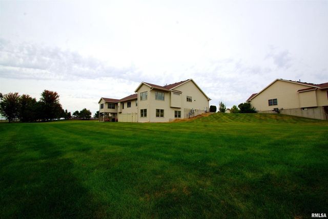 5529 Baraboo Court, Davenport, IA 52804