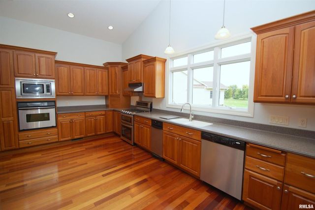 5529 Baraboo Court, Davenport, IA 52804