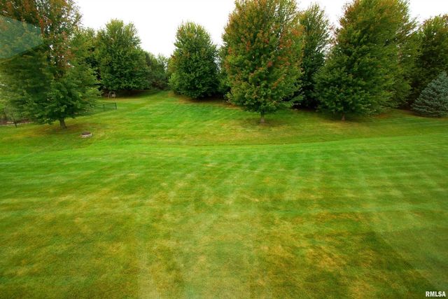 5529 Baraboo Court, Davenport, IA 52804