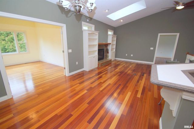 5529 Baraboo Court, Davenport, IA 52804