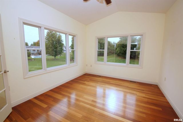 5529 Baraboo Court, Davenport, IA 52804