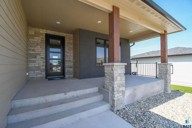 2501 S Meadowview Ave Avenue, Sioux Falls, SD 57110