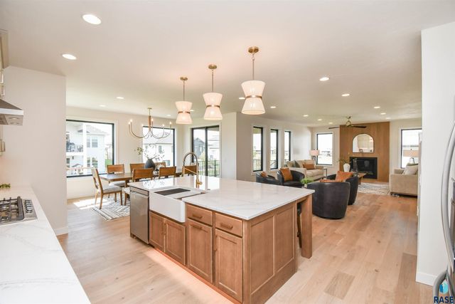 2501 S Meadowview Ave Avenue, Sioux Falls, SD 57110