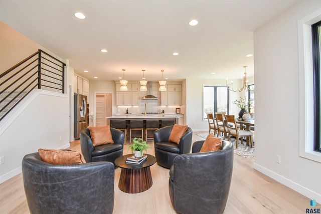 2501 S Meadowview Ave Avenue, Sioux Falls, SD 57110