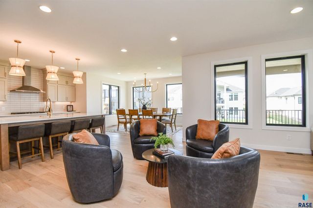 2501 S Meadowview Ave Avenue, Sioux Falls, SD 57110