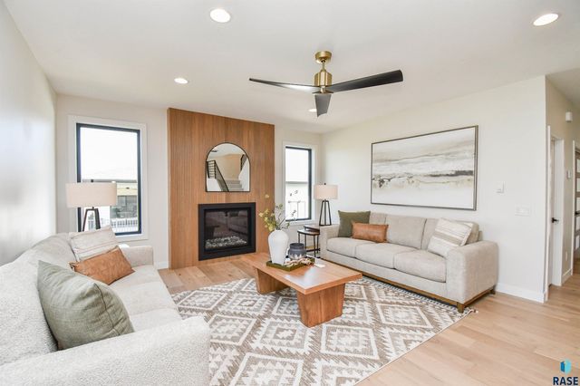 2501 S Meadowview Ave Avenue, Sioux Falls, SD 57110