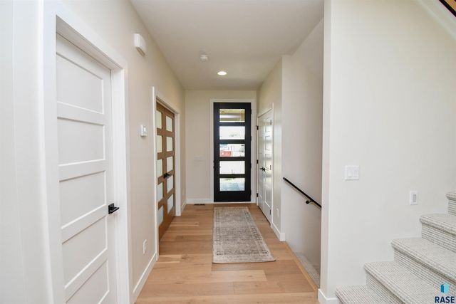 2501 S Meadowview Ave Avenue, Sioux Falls, SD 57110