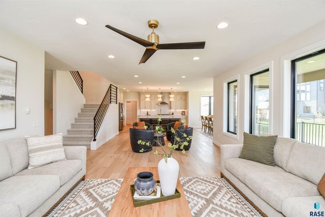 2501 S Meadowview Ave Avenue, Sioux Falls, SD 57110