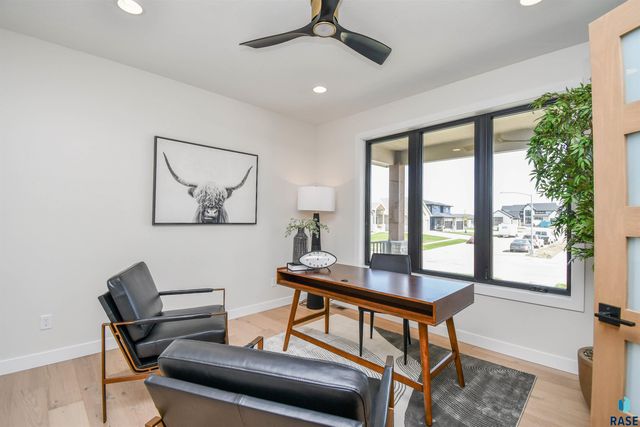 2501 S Meadowview Ave Avenue, Sioux Falls, SD 57110