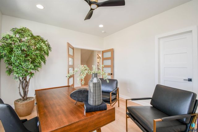 2501 S Meadowview Ave Avenue, Sioux Falls, SD 57110