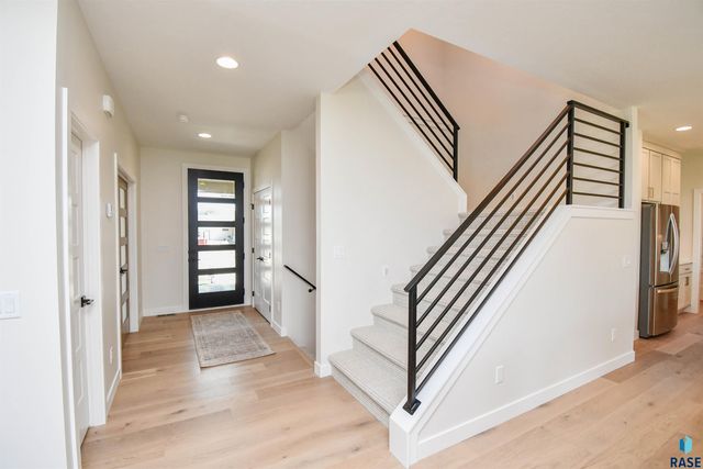 2501 S Meadowview Ave Avenue, Sioux Falls, SD 57110