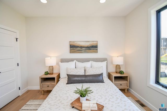 2501 S Meadowview Ave Avenue, Sioux Falls, SD 57110