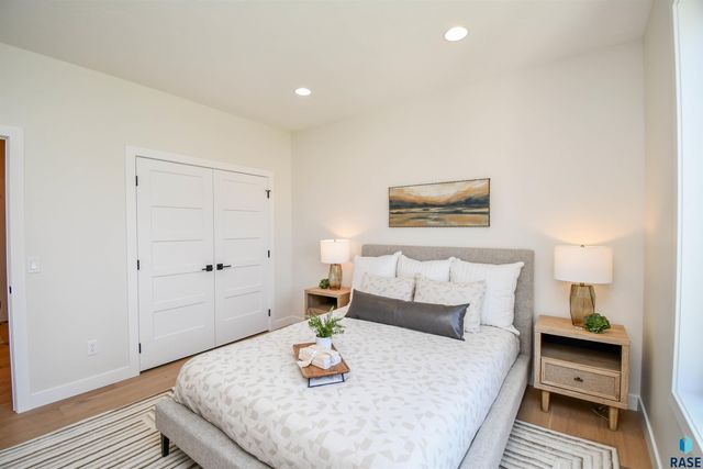 2501 S Meadowview Ave Avenue, Sioux Falls, SD 57110