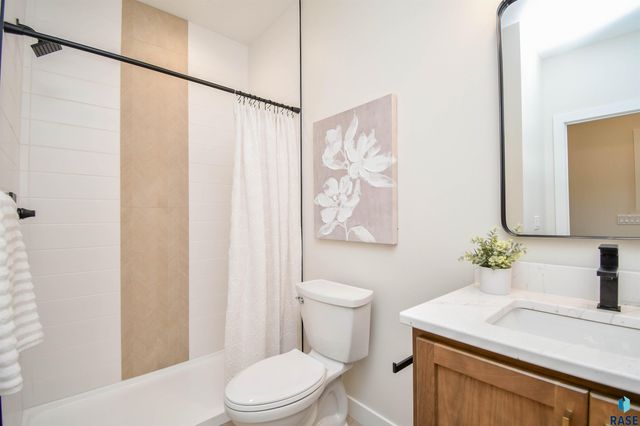 2501 S Meadowview Ave Avenue, Sioux Falls, SD 57110