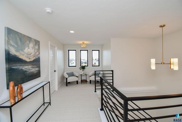 2501 S Meadowview Ave Avenue, Sioux Falls, SD 57110