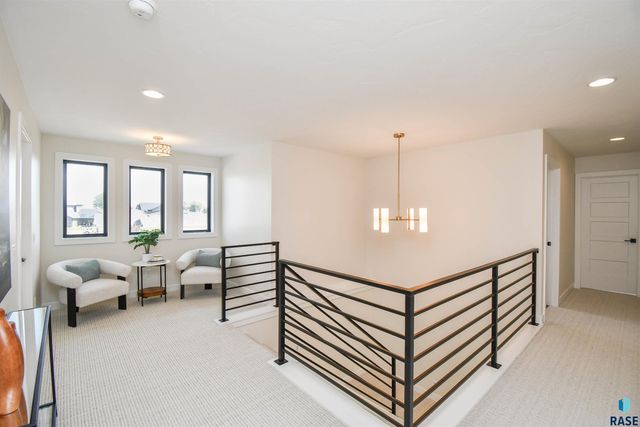 2501 S Meadowview Ave Avenue, Sioux Falls, SD 57110