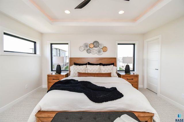 2501 S Meadowview Ave Avenue, Sioux Falls, SD 57110