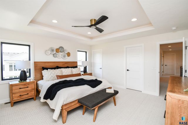 2501 S Meadowview Ave Avenue, Sioux Falls, SD 57110