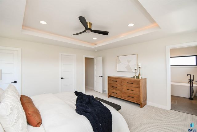 2501 S Meadowview Ave Avenue, Sioux Falls, SD 57110