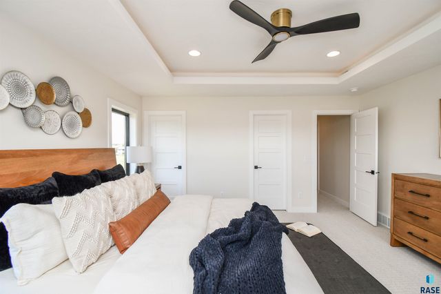 2501 S Meadowview Ave Avenue, Sioux Falls, SD 57110