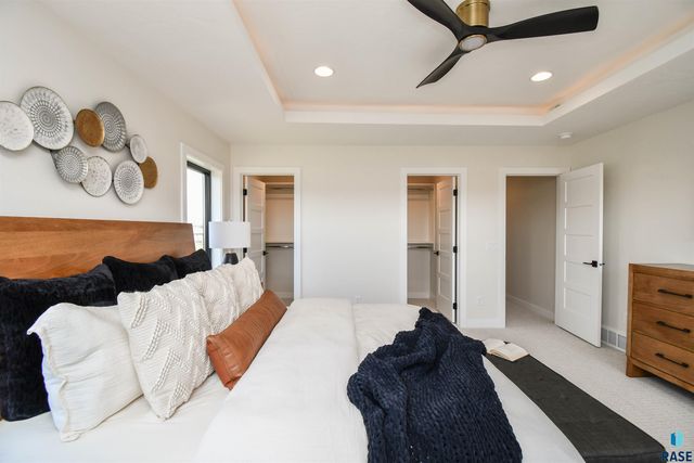 2501 S Meadowview Ave Avenue, Sioux Falls, SD 57110