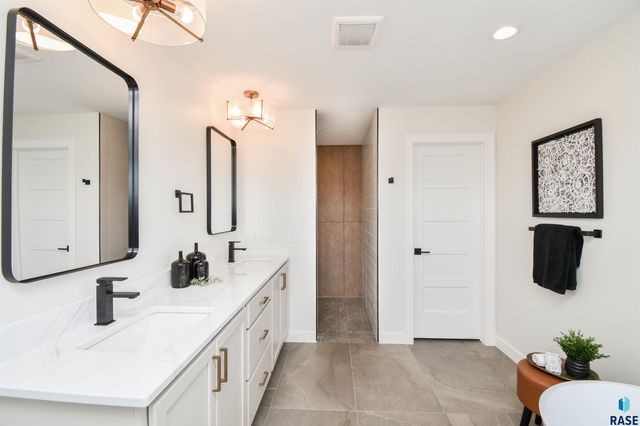 2501 S Meadowview Ave Avenue, Sioux Falls, SD 57110