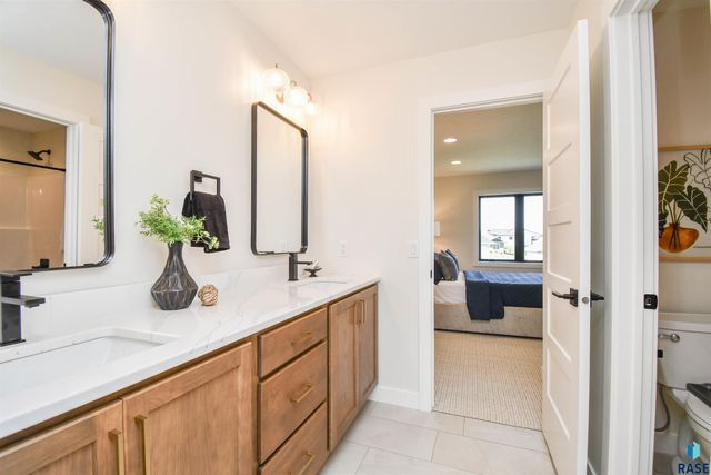 2501 S Meadowview Ave Avenue, Sioux Falls, SD 57110