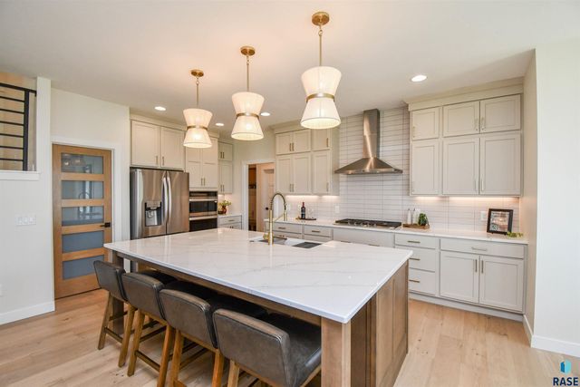 2501 S Meadowview Ave Avenue, Sioux Falls, SD 57110