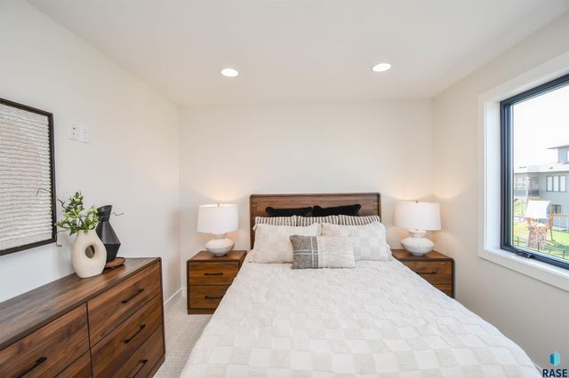 2501 S Meadowview Ave Avenue, Sioux Falls, SD 57110