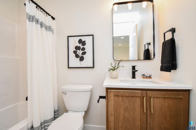 2501 S Meadowview Ave Avenue, Sioux Falls, SD 57110