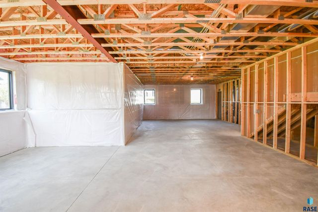 2501 S Meadowview Ave Avenue, Sioux Falls, SD 57110