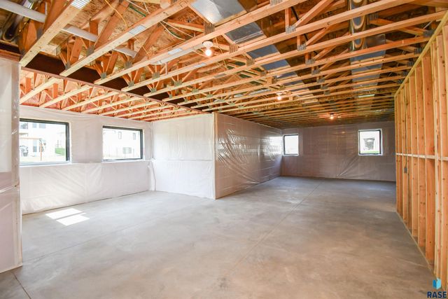 2501 S Meadowview Ave Avenue, Sioux Falls, SD 57110