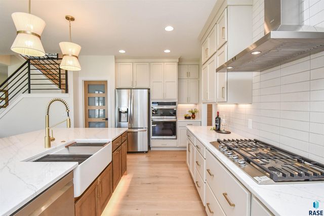 2501 S Meadowview Ave Avenue, Sioux Falls, SD 57110