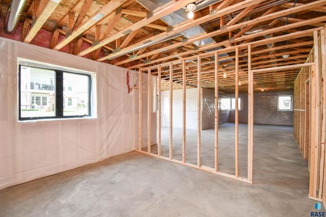 2501 S Meadowview Ave Avenue, Sioux Falls, SD 57110