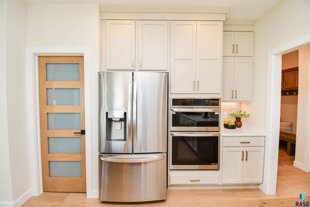 2501 S Meadowview Ave Avenue, Sioux Falls, SD 57110