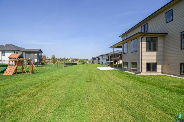 2501 S Meadowview Ave Avenue, Sioux Falls, SD 57110