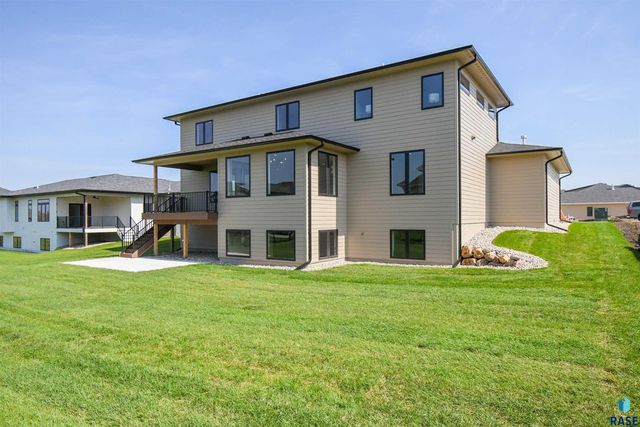 2501 S Meadowview Ave Avenue, Sioux Falls, SD 57110