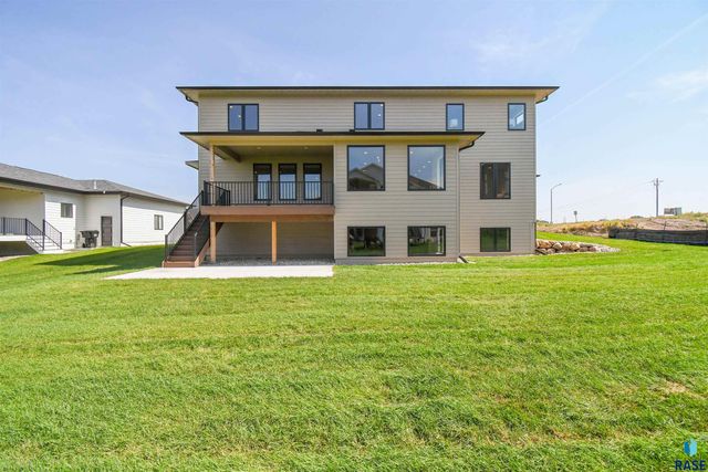 2501 S Meadowview Ave Avenue, Sioux Falls, SD 57110