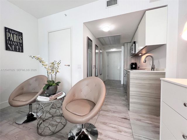 1300 Brickell Bay Dr 1813, Miami, FL 33131