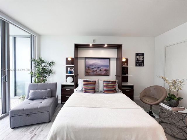 1300 Brickell Bay Dr 1813, Miami, FL 33131