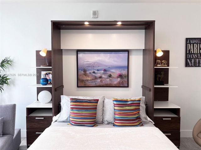 1300 Brickell Bay Dr 1813, Miami, FL 33131