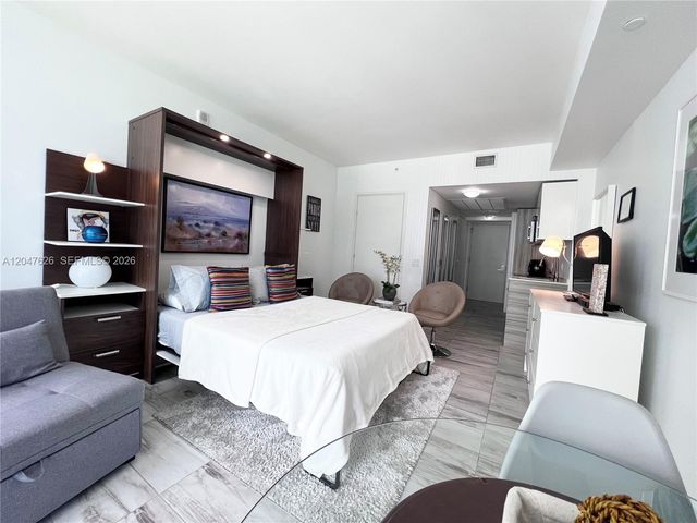 1300 Brickell Bay Dr 1813, Miami, FL 33131
