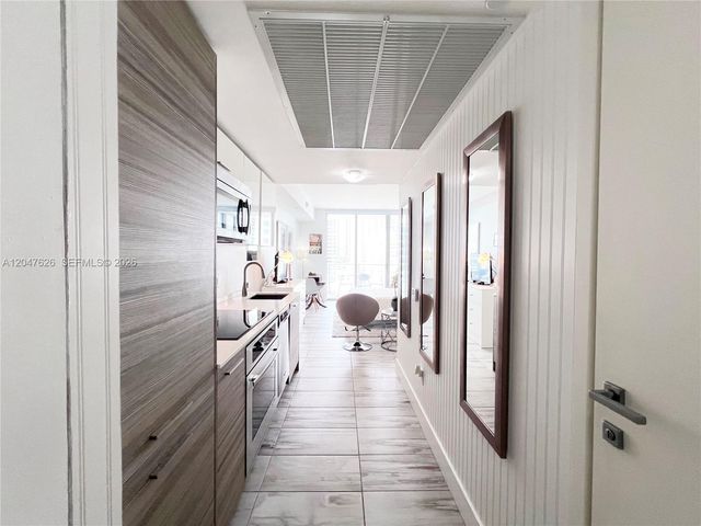 1300 Brickell Bay Dr 1813, Miami, FL 33131