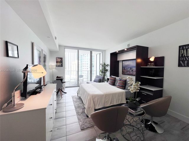 1300 Brickell Bay Dr 1813, Miami, FL 33131