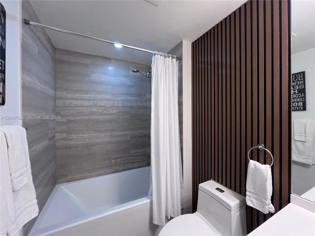 1300 Brickell Bay Dr 1813, Miami, FL 33131
