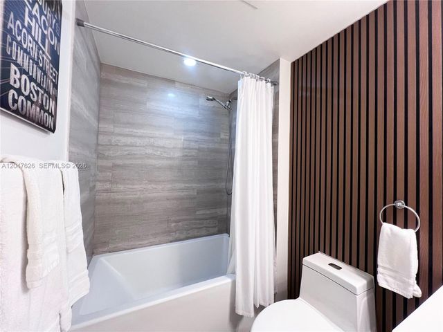 1300 Brickell Bay Dr 1813, Miami, FL 33131